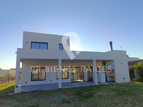 Casa en Venta  4 Dorm. a Estrenar en Barrio San Felipe
