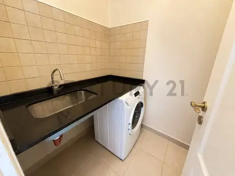 VENTA CASA 3 A 6 AMBIENTES EN BURZACO