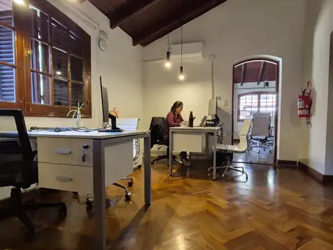Oficina 6 ambientes con 4 baños