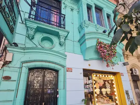 CASA DE 7 AMBIENTES CON LOCAL A LA CALLE