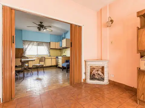 Casa 6 ambientes con 2 baños