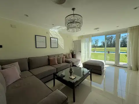 Casa en Venta con 6 cocheras