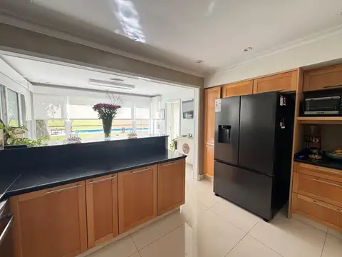 Casa en Venta con 6 cocheras