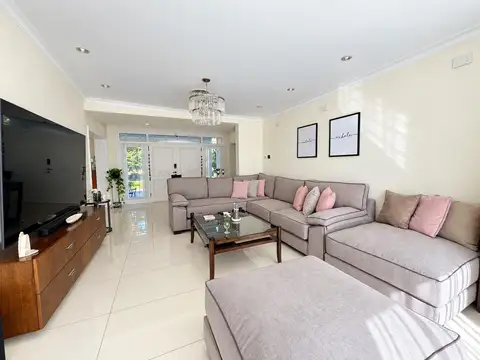 Casa 5 ambientes con 5 baños