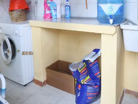 Se vende propiedad de 3 dormitorios 2 baños - GAS NATURAL -