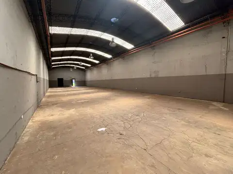 GALPÓN 400 M² | CRUCE CASTELAR | TRIFÁSICA Y ACCESO RUTA 23