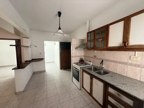 Casa 5 ambientes con 2 baños