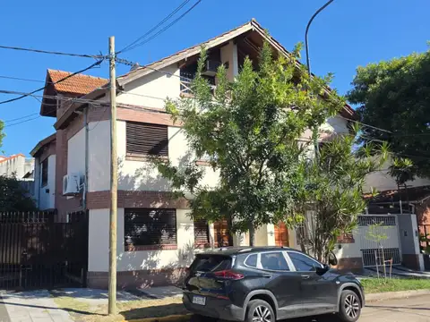 Florida Casa tipo duplex en venta en Florida cerca de estación Juan B Justo 4 ambientes mas playroom