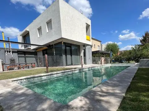 Casa 4 ambientes con 3 baños