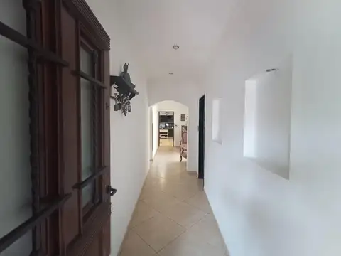 Casa 5 ambientes con 2 baños