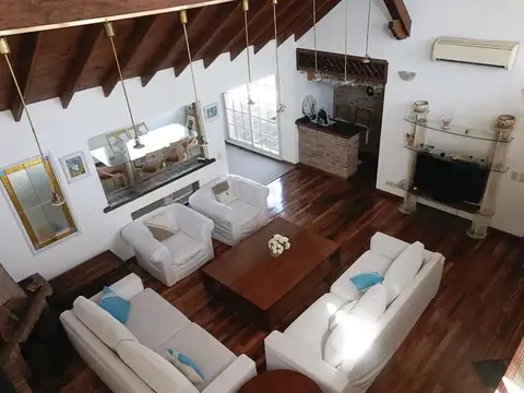 Casa en Venta con 2 cocheras