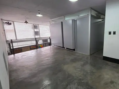 Oficina en Alquiler con 4 cocheras