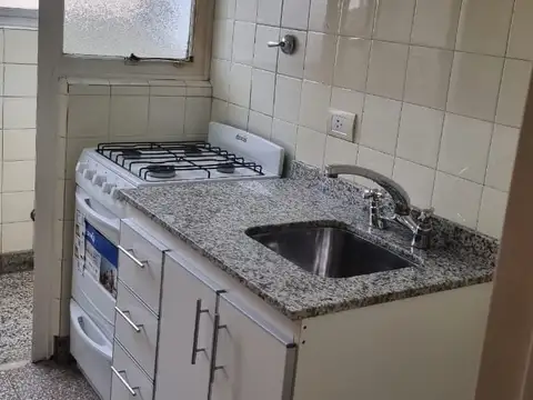 Alquilo depatamento 1 amb sobre Av Juan B Alberdi piso 10