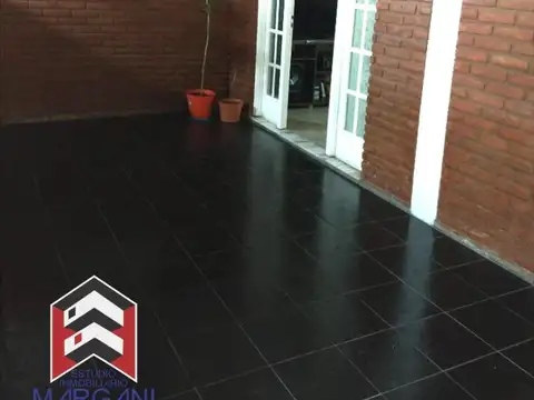 Casa en Venta en Isidro Casanova, USD 105.000