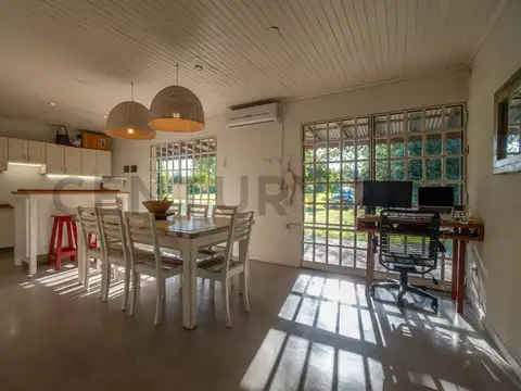 Casa 4 ambientes con 2 baños