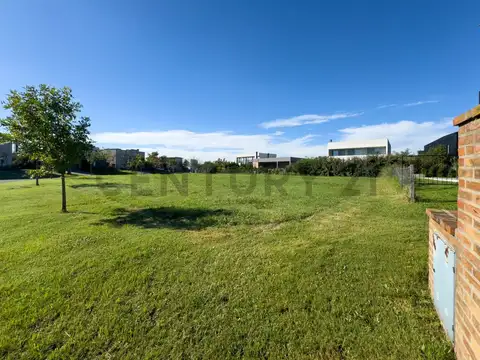 Puertos Escobar Barrio Ceibos lote interno en venta
