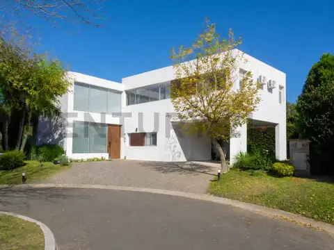 Fincas de Hudson 7400, Piso 0