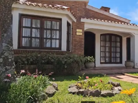 Casa en venta c/ cochera en Rocha