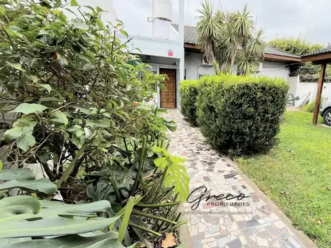 Casa en Venta con 2 cocheras