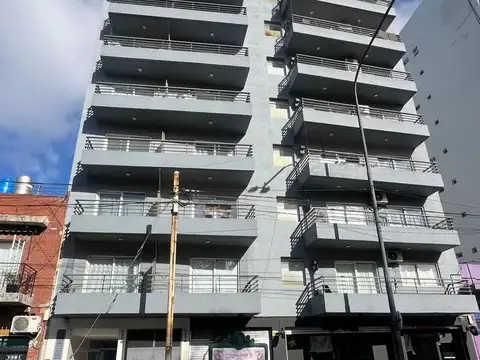 Monoambiente al frente con Balcón en Alquiler sobre Av. San Martín Villa del Parque