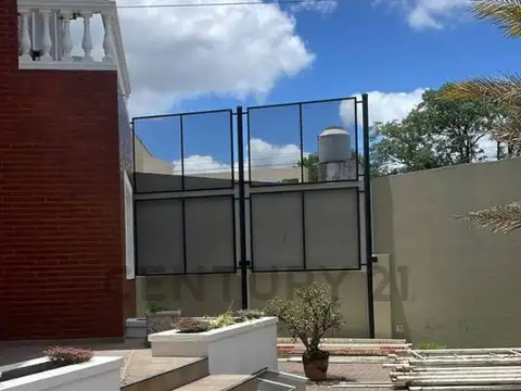 Casa 7 ambientes con 2 baños