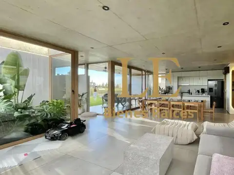 Casa 4 ambientes con 3 baños