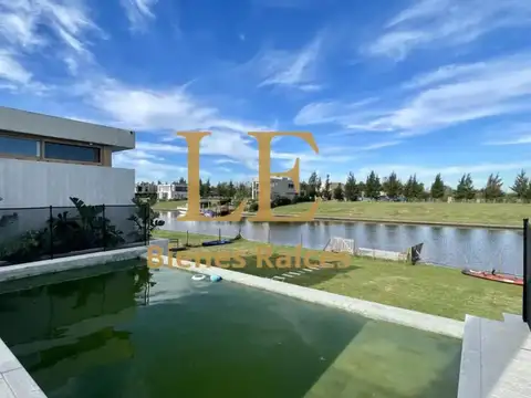 VENTA CASA EN EL NAUDIR AL RIO