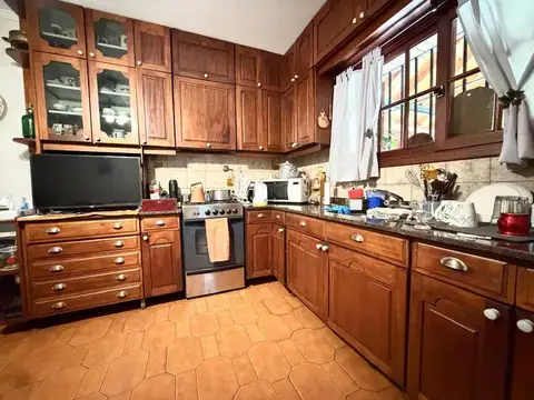Casa 4 ambientes con 2 baños