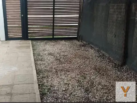 Depto Tipo Casa en Alquiler en Los Hornos, $ 850.000
