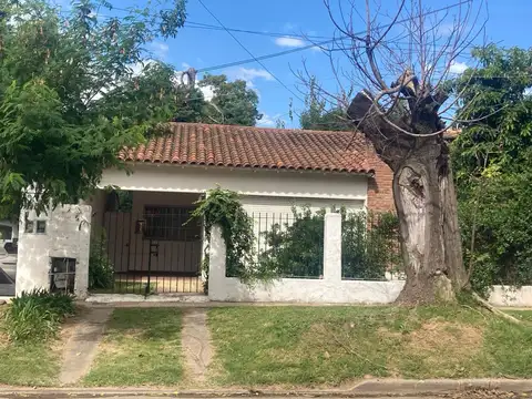 Chalet  Bo. Gutierrez. salida rápida a Panamericana 3 amplios ambientes