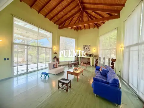 Casa 9 ambientes con 5 baños