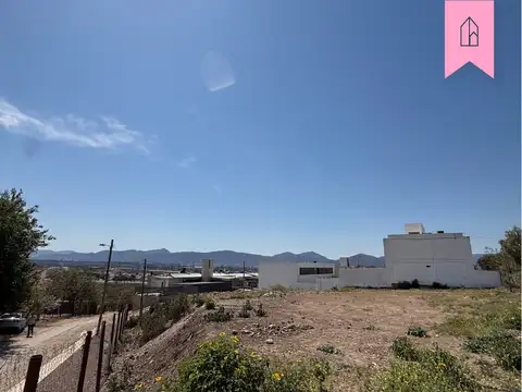 Sobre Av. Savio y Di 100