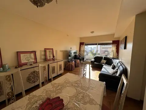 VENTA DEPARTAMENTO 4 AMBIENTES CON DEPENDENCIA EN FLORES PISO 7 / ACEPTA PERMUTA