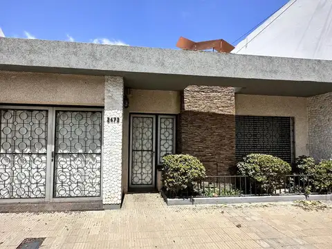 Av Pellegrini 3400. Echesortu. Cochera. Patio. Pileta. Apta Crédito Hipotecario