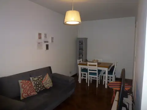 NUEVO VALOR - Departamento 2 ambientes 1er piso por escalera