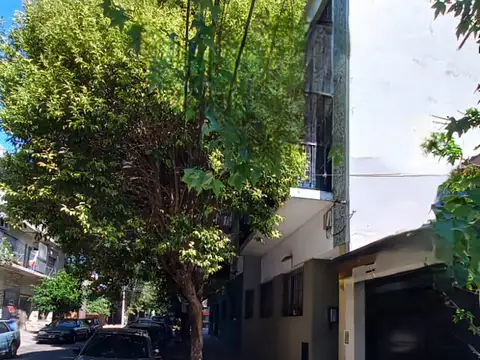 NUEVO VALOR - Departamento 2 ambientes 1er piso por escalera