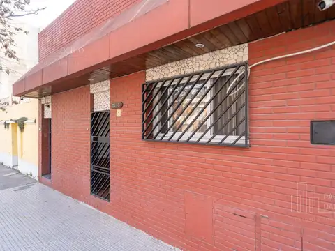 Venta PH  en Mataderos entrada independiente con 2 viviendas