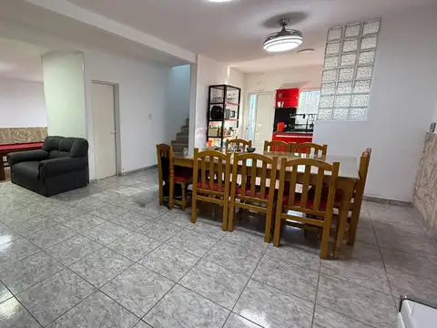 Casa 4 ambientes con 1 baño