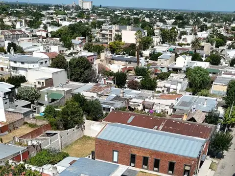 COMPLEJO PROFESIONAL DE 369 M2, con 7 consultorios y Oficinas.