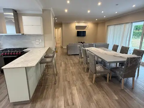 Casa 5 ambientes con 3 baños