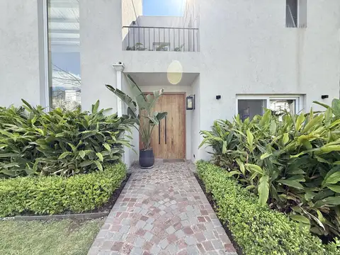 Casa 6 ambientes con 3 baños