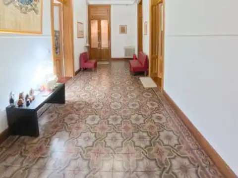 Venta Semipiso Señorial de 230 m² con Balcón, Techos Altos y Gran Potencial