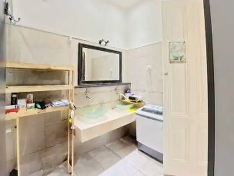 Venta Semipiso Señorial de 230 m² con Balcón, Techos Altos y Gran Potencial