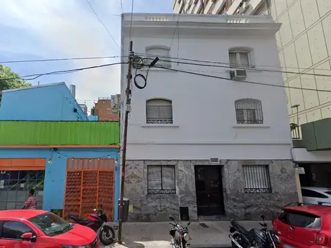 2 ambientes 1ºpiso al frente. Por escalera. A metros de Av. Rivadavia. Subte "A"
