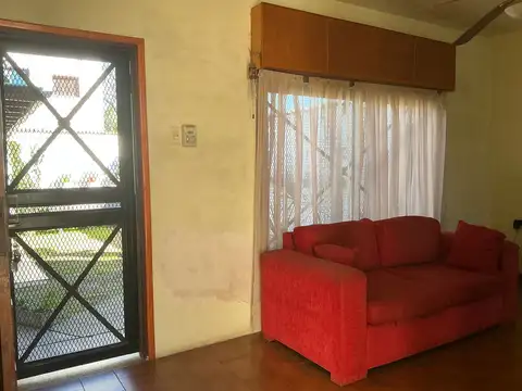 CASA 3 AMBIENTES VENTA ESCALADA LANUS JARDIN