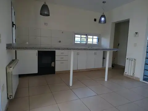 Casa en Alquiler en Pilar del Este - Casas del Este, USD 950