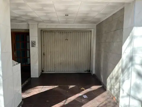VILLA BALLESTER:VENTA  COCHERA CUBIERTA.. CONSULTE 