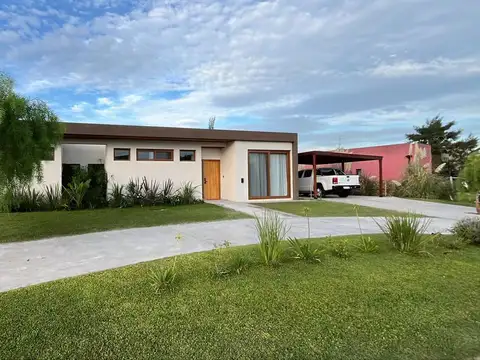 CASA EN VENTA BARRIO SAN SEBASTIAN AREA 6