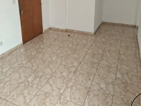 Excelente Departamento de 2 ambientes con patio y lavadero