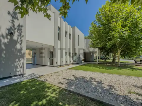 Casas en venta a estrenar en  Haras del Sur II